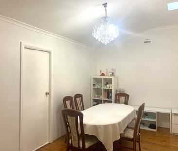 Spacious 4-Bedroom Family Home with Sunroom - Photo 2