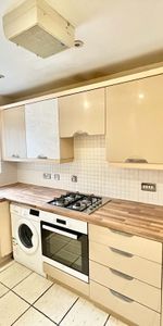 1 bedroom in a flat share to rent - Photo 3