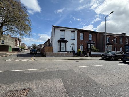 1 bedroom in a house share to rent - Photo 5