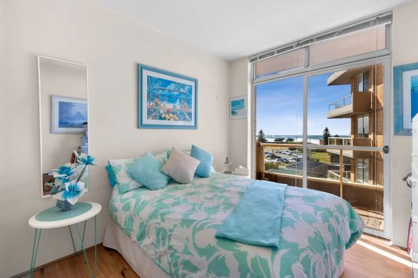 Beachside Bliss – 2 Bedroom Apartment in Dee Why - Photo 1