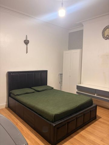 Master bedroom to rent close to seven king station - £900 pcm - Photo 2