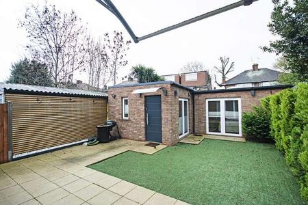 Cleveland Gardens, Brent Cross, NW2 - Photo 2