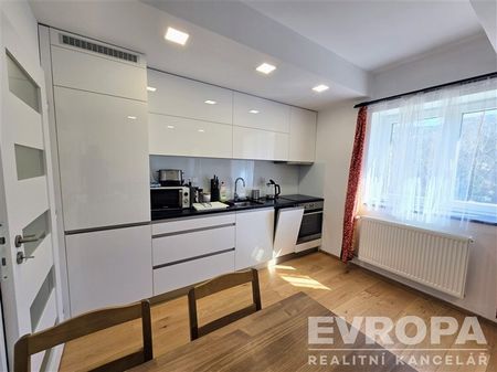Pronájem bytu 2+kk, 36 m - Fotografie 4