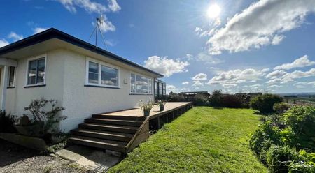 Feilding Country - Three bedroom - Photo 5