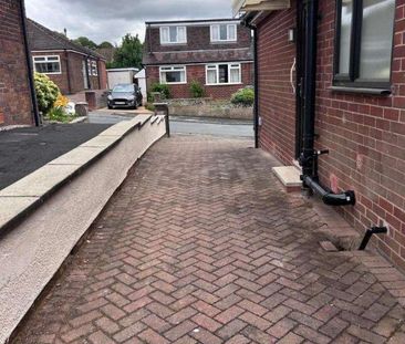 Surrey Avenue, Oldham, OL2 - Photo 2