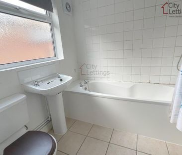3 bedroom terraced house to rent - Photo 2