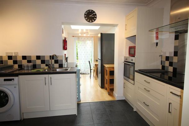 4 bedroom semi-detached house to rent - Photo 1
