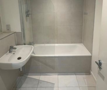 2 Bed Flat, Delta Point, CR0 - Photo 6