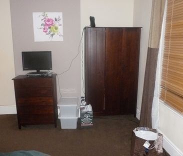 3 Bed Mid Terrace House - Photo 5