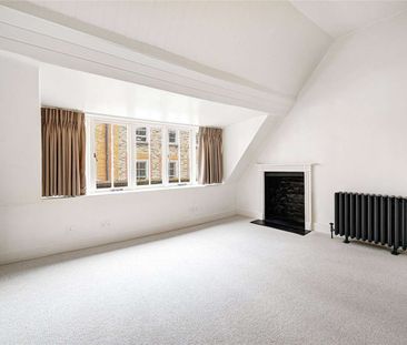 A beautifully restored townhouse offering contemporary living in the heart of Soho. - Photo 1