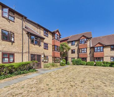 1 bedroom Flat in Newport Road, Aldershot - Photo 2