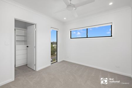 BRAND NEW EXQUISITE EXECUTIVE RESIDENCE - LUXURIOUS LIVING WITH CITY VIEWS + POOL + SOLAR - Photo 5