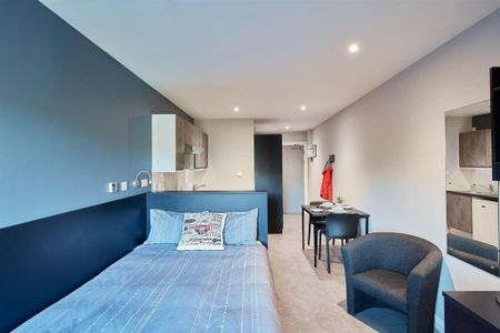 1 bedroom in a flat share to rent - Photo 5