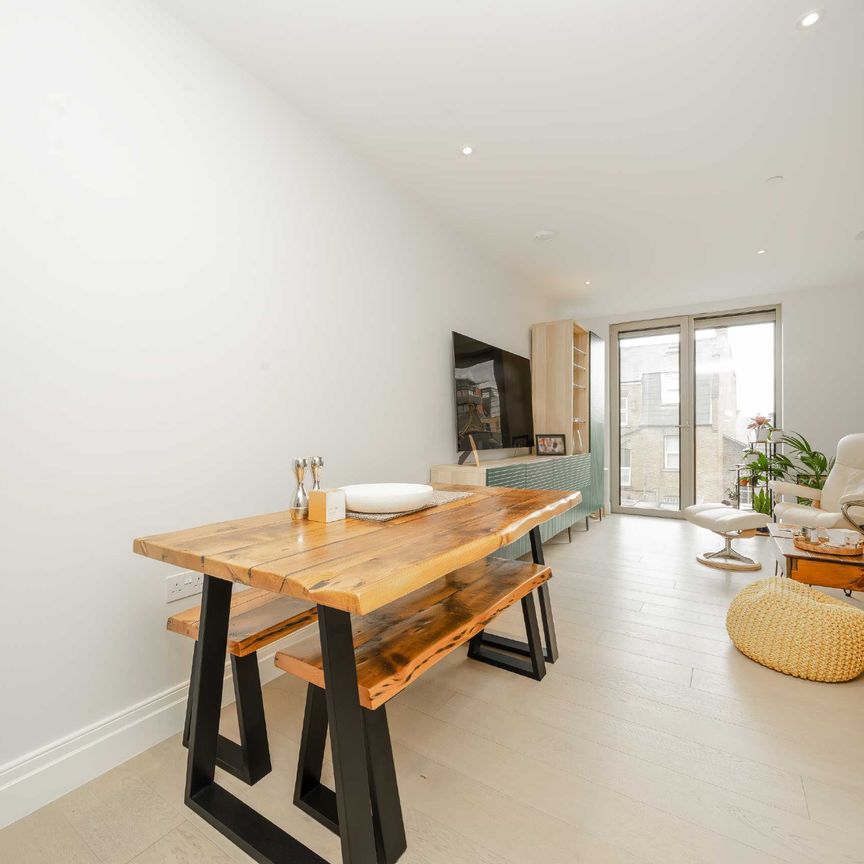 Espalier Gardens, Queens Park, NW6, London - Photo 1