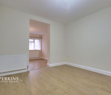 4 bedroom end of terrace house to rent - Photo 1