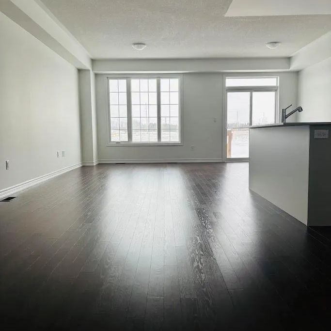 10 REIGATE AVENUE - Photo 1