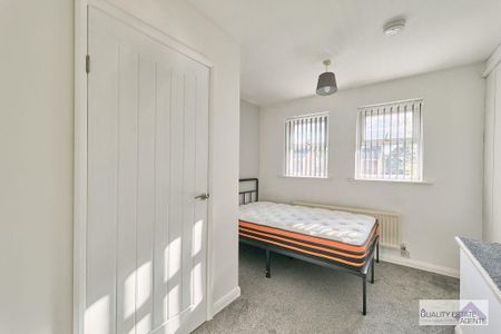 5 bedroom detached house to rent - Photo 4