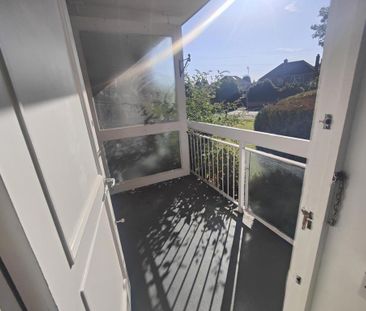 2 bedroom flat to rent - Photo 2