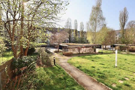 Tageslichtbad mit Wanne • Balkon • renoviert • 2 Raum • Sonnig • Einbauküche • Besichtigungstermin!? - Foto 4