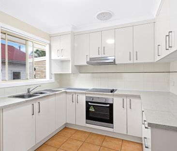 Stylish and Low-Maintenance Two Bedroom Unit in Keiraville - Photo 2
