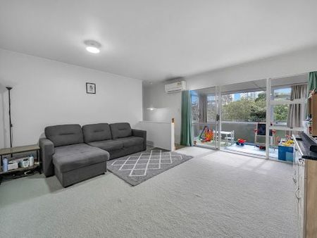 2 spacious bedroom unit with sun room available - Photo 4
