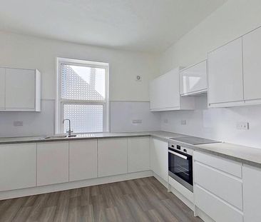 3 bedroom maisonette to rent - Photo 4