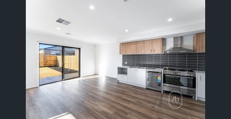 18 Mistletoe Drive, Strathtulloh, Vic 3338 - Photo 2