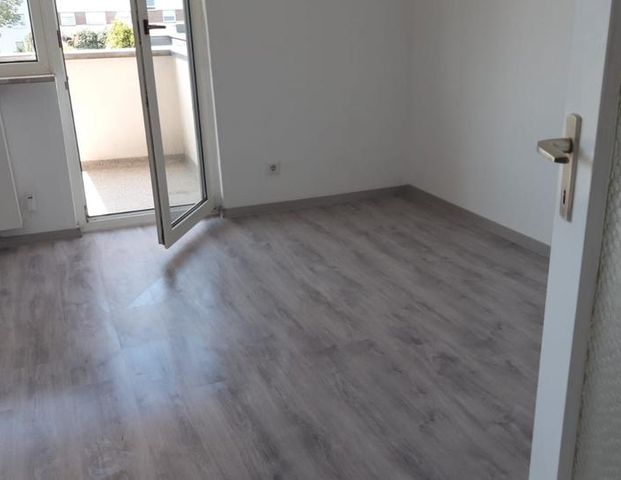 Zu vermieten 36 qm Wohnung mit Balkon WBS erforderlich ! - Foto 1
