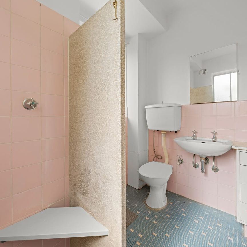 Studio Apartment - MINUTES WALK TO SHOPS AND TRAIN STATION - Photo 1