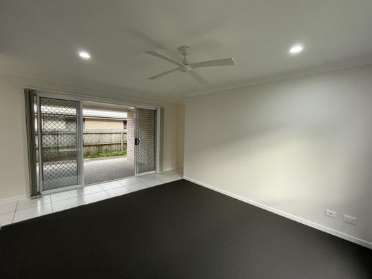 Private Oasis Backing Onto Bushland – Spacious Family Living in Prime Location - Photo 1