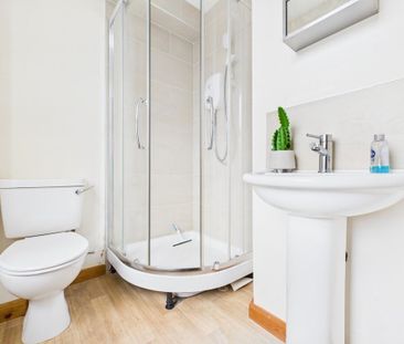 1 bedroom in a house share to rent - Photo 5
