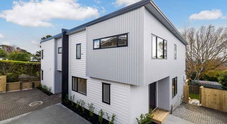 Charming Hillcrest Home in Auckland - Photo 3