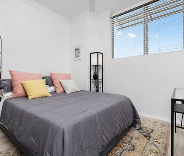 6 MONTH LEASE ONLY. Fully furnished 2 Bedroom apartment in an ideal... - Photo 4