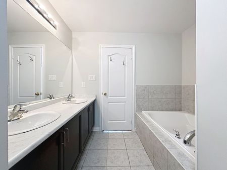 For Lease - 8777 Dufferin Street Unit# 14, Vaughan, Ontario - Photo 4