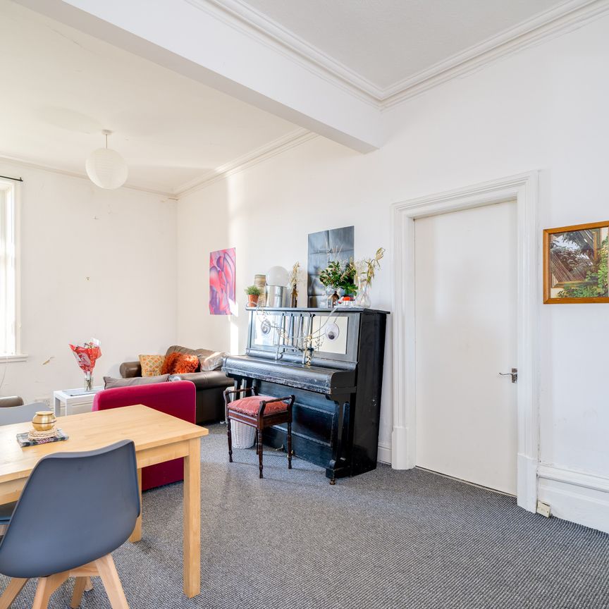 Flat 1, 1A Shaw Lane, LS6 4DH, Leeds - Photo 1