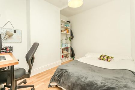 3 bedroom terraced house to rent - Photo 3