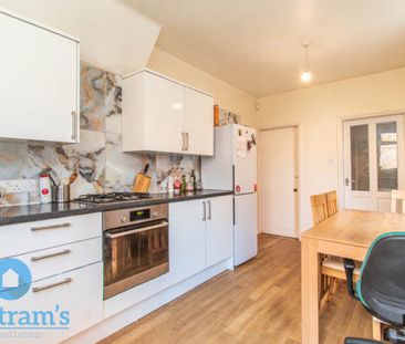 References Pending - 4 bed Mid Terraced House - Photo 6