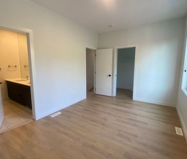 3-Bedroom Townhouse for Rent in Killarney - Photo 3