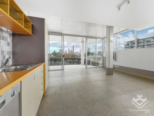 Woolstore Living with River & City Views! - Photo 1