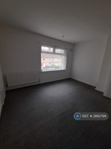 2 bedroom semi-detached house to rent - Photo 2