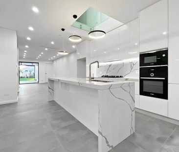 Modern Family Home with Designer Finishes - Photo 3