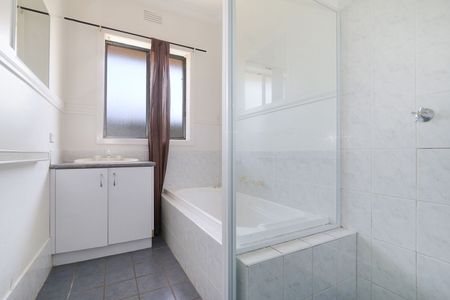 East Side Living! - Photo 4