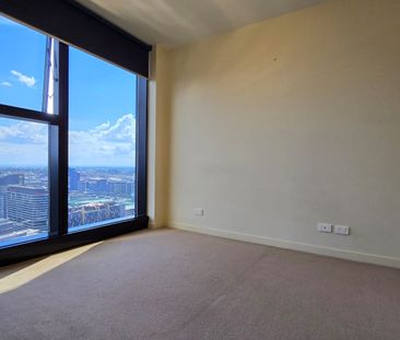 Luxury One Bedroom Apartment in Collins Tower for Rent & Available now - Photo 2