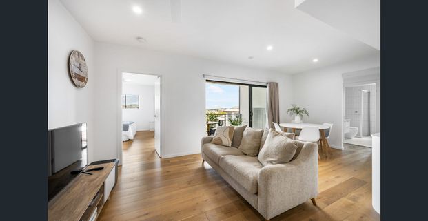 Furnished 3 Bed Unit with Stunning Views - Photo 1