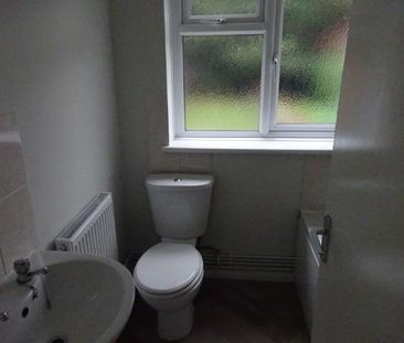 2 bedroom terraced house to rent - Photo 6