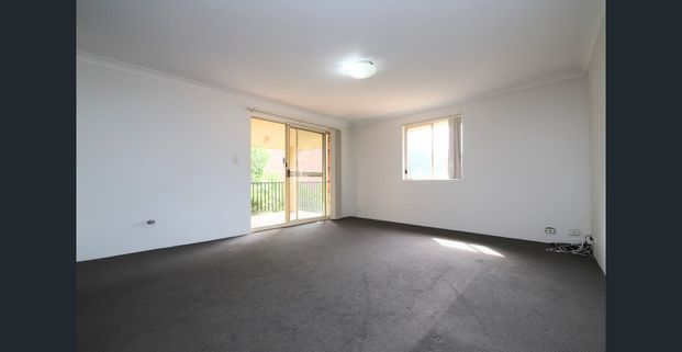 Spacious Top-Floor Two-Bedroom Unit in a Convenient Location - Photo 1