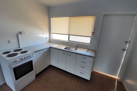 Neat 1 bedroom unit - Photo 2