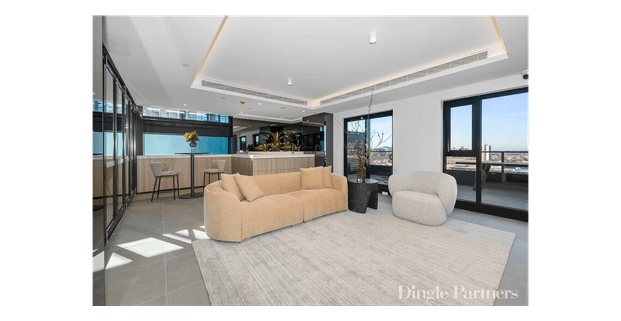 MODERN LIVING IN SOUTHBANK! - Photo 1