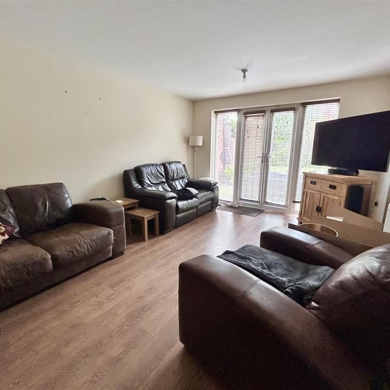 5 bedroom detached house to rent - Photo 1