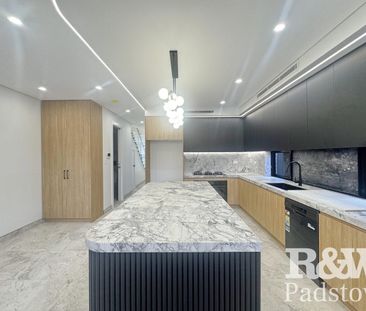 Luxury 5-bedroom Duplex with Solar panels - 3 Bedrooms with an ensuite - Photo 4